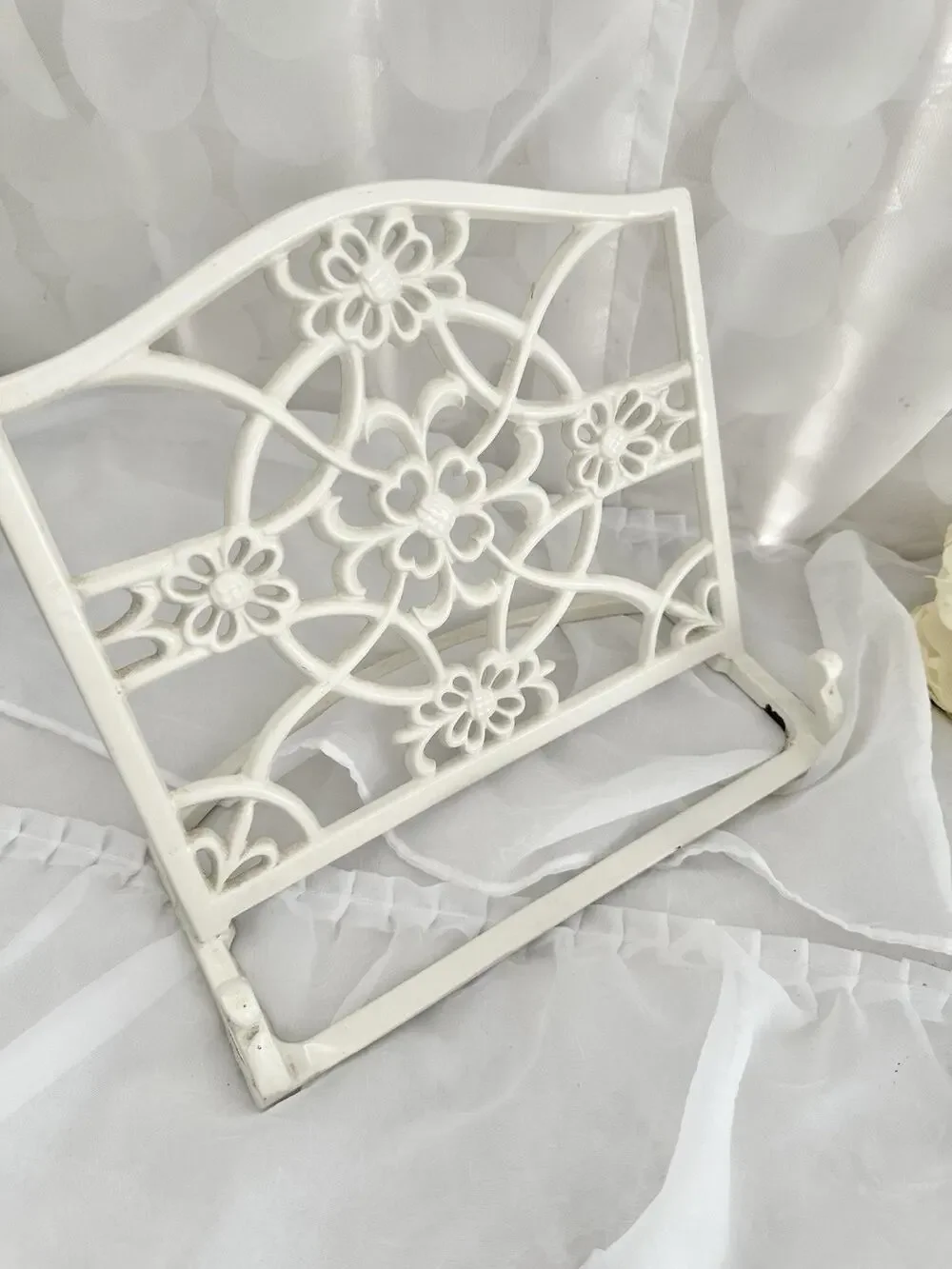 White Shabby Chic HEAVY Metal Scroll Cookbook Stand Recipe Holder Kitchen